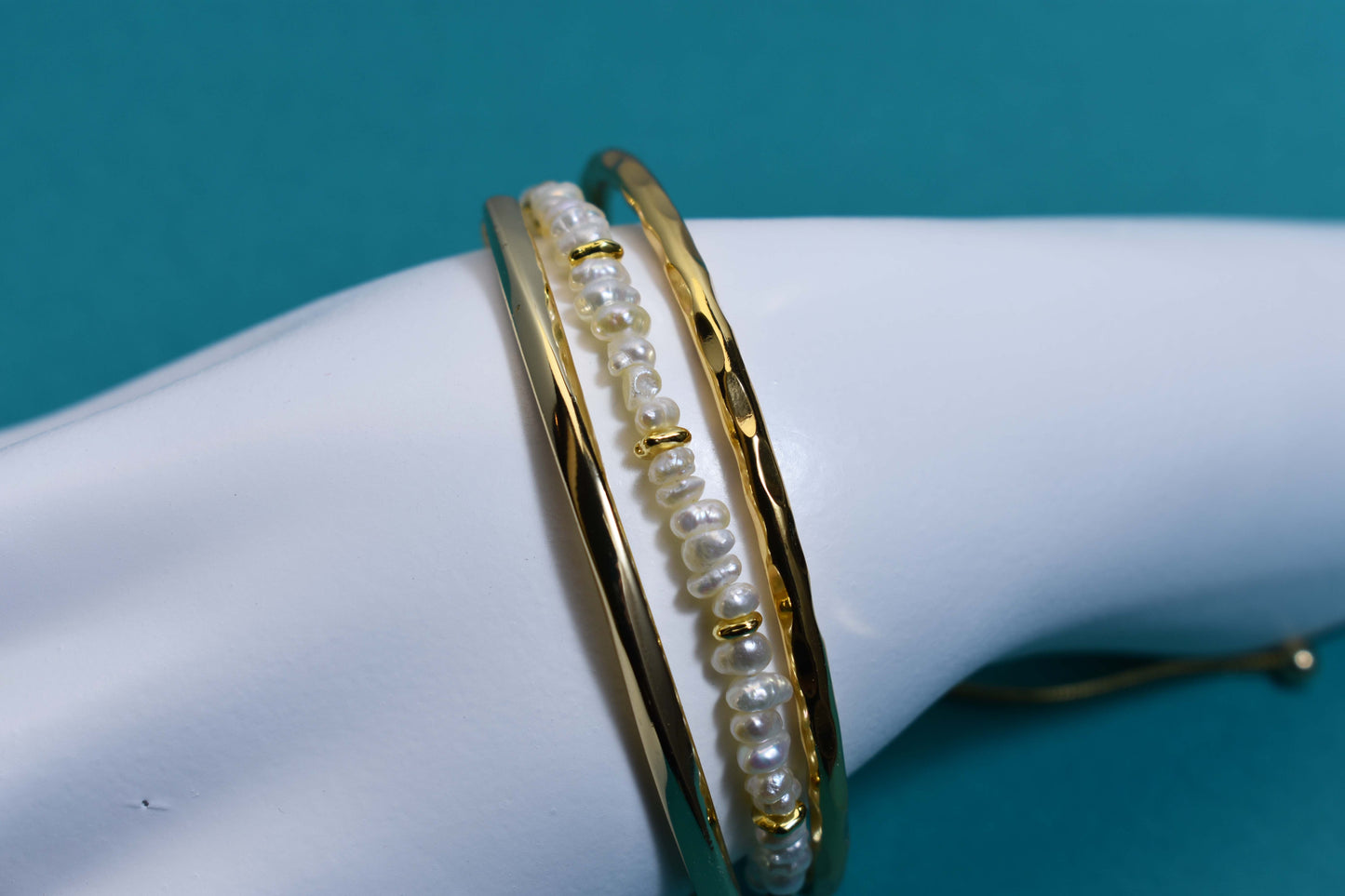 Natural Pearl Rice Bead Shaped Three Set Smile Bracelet Gold Open Hammer Bracelet