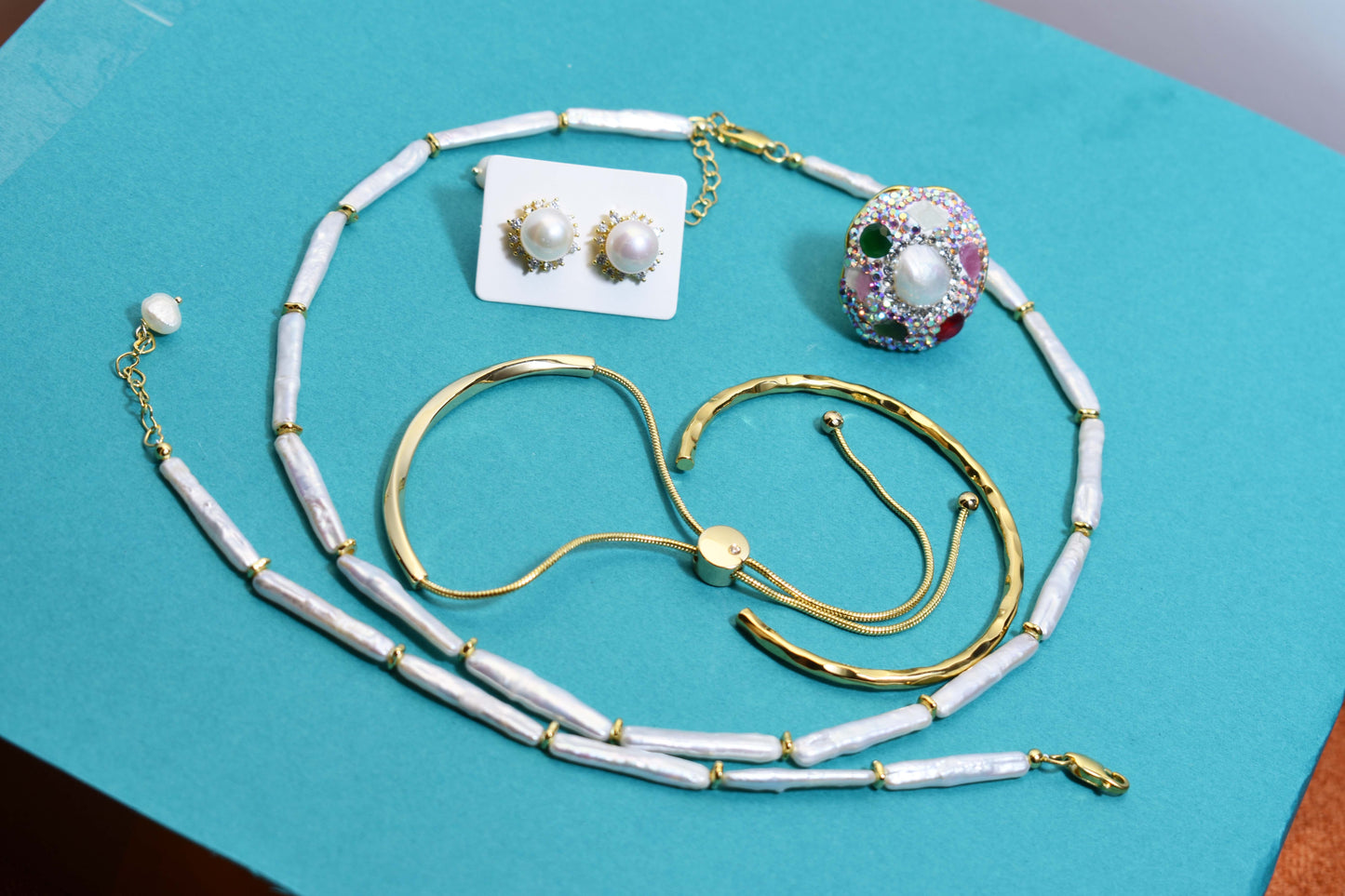 Natural pearl necklace with small silver bar shaped pearl strap and adjustable chain length