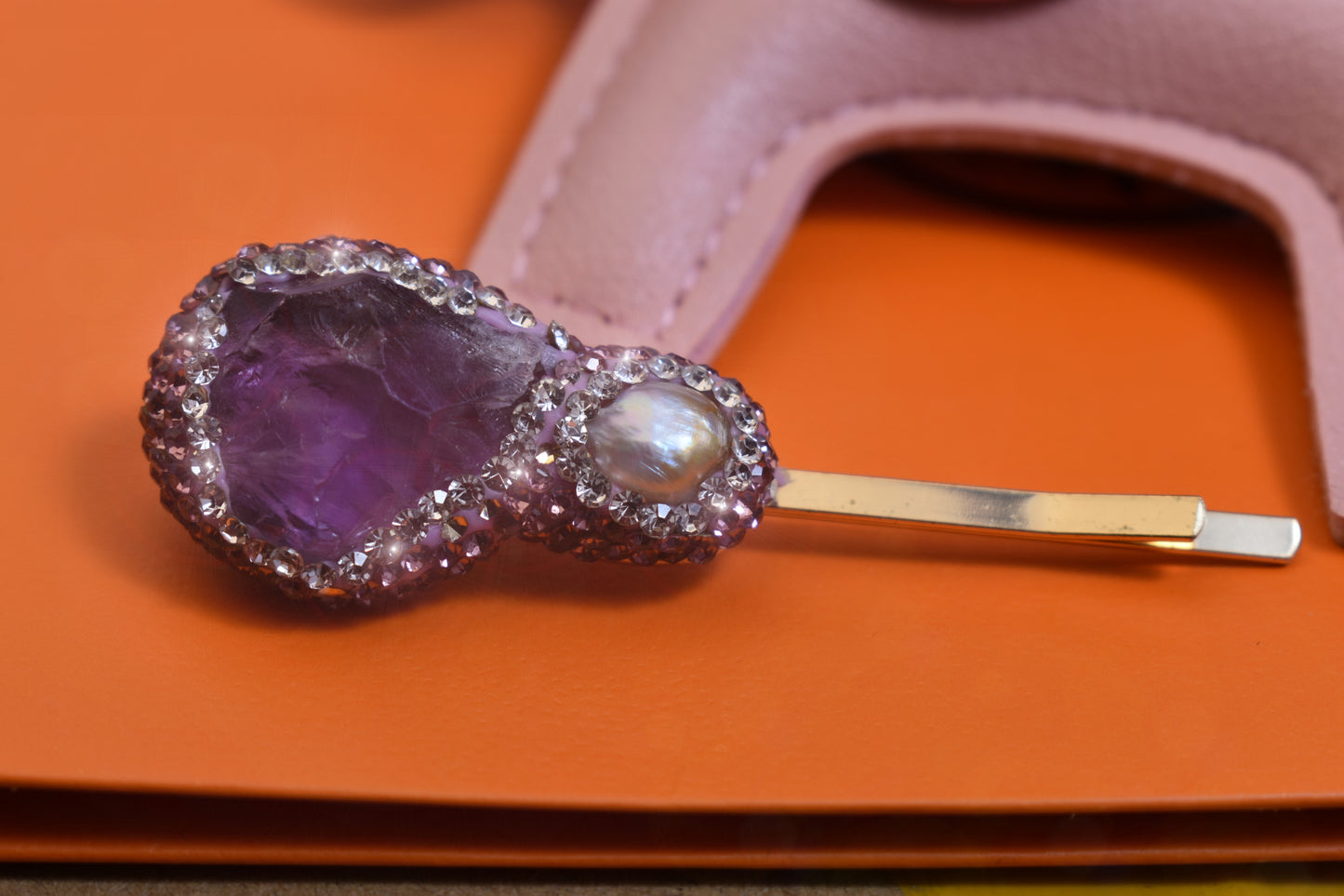 Baroque pearl three-dimensional inlaid with purple crystal and zircon gold hair clip