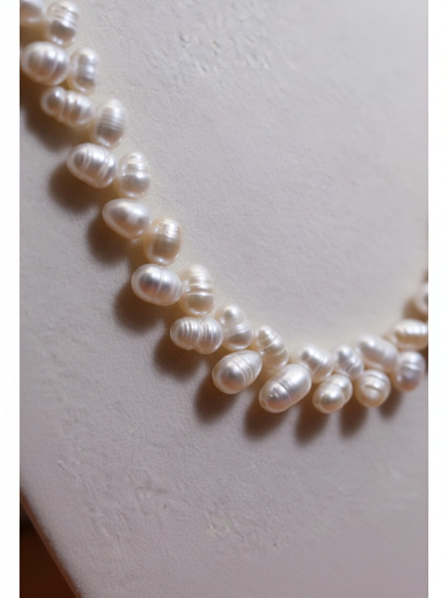 Natural pearl necklace with wheat ear shaped symmetrical left and right pearl strap and adjustable chain length