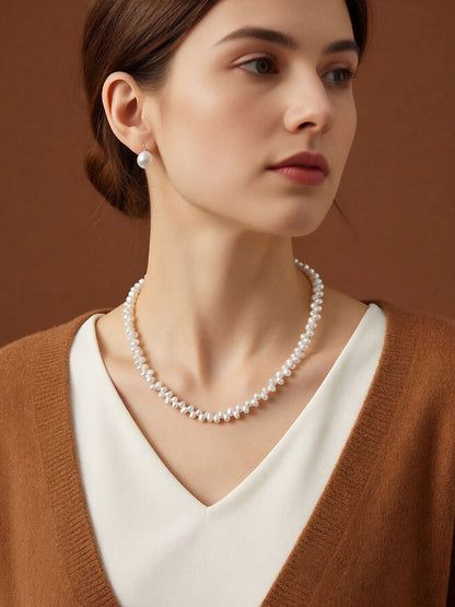 Natural pearl necklace with left-right symmetry, staggered pattern, adjustable length extension chain