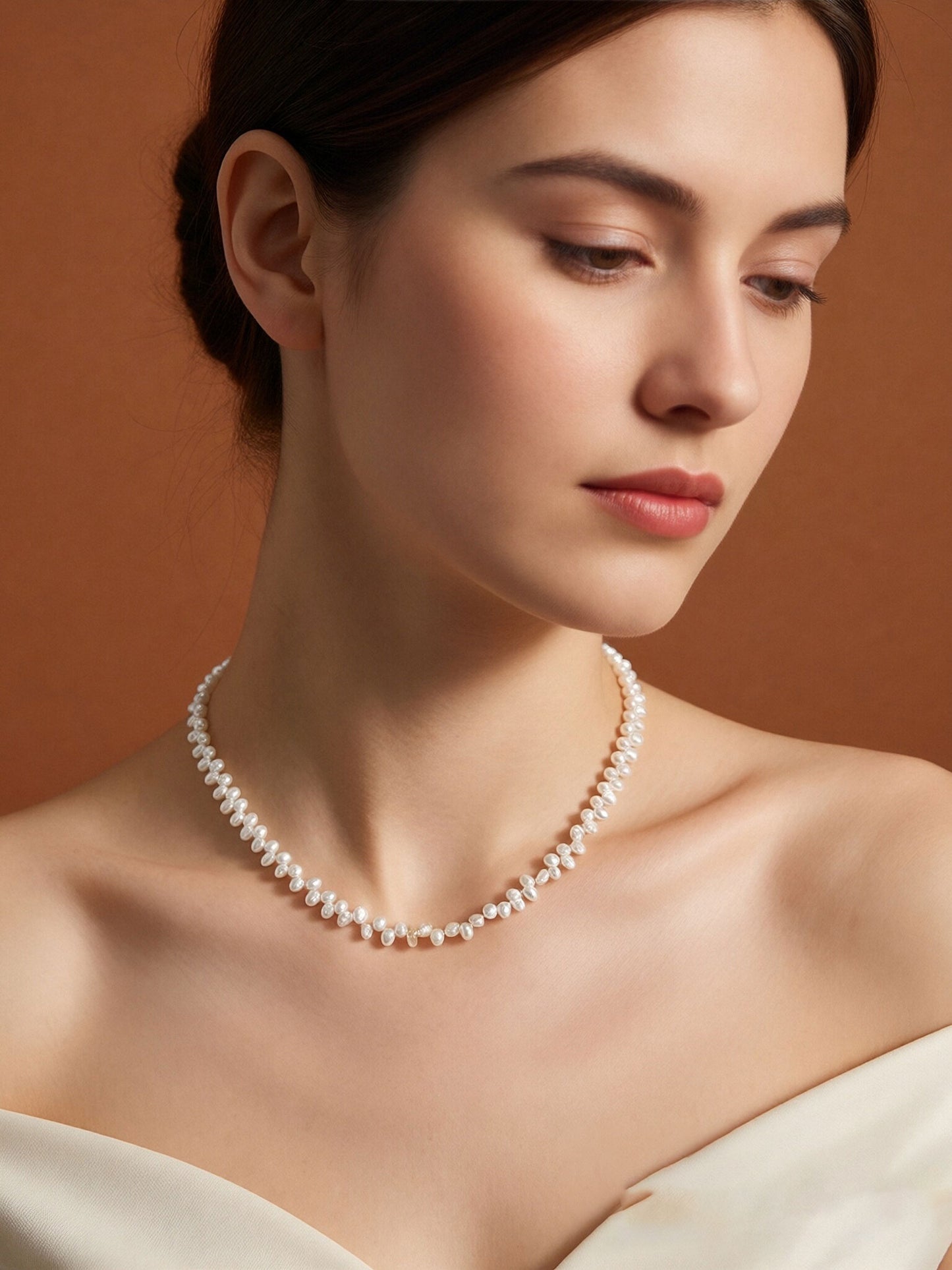 Natural pearl necklace with left-right symmetry, staggered pattern, adjustable length extension chain