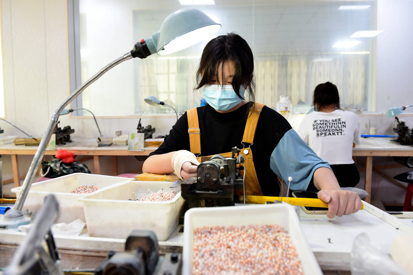 Pearl ring with peach heart and heart-shaped design, inlaid with white shell, adjustable opening