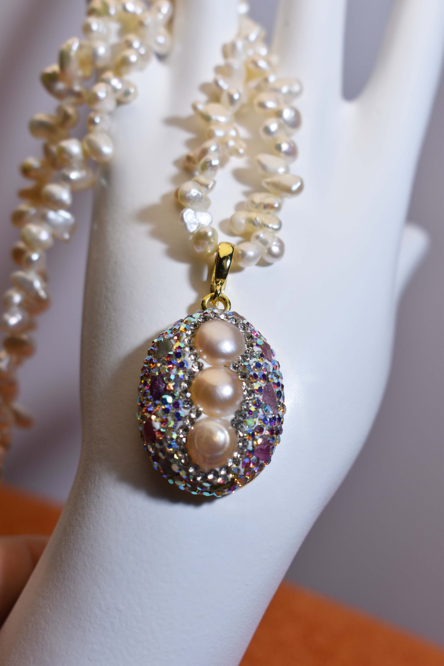 Natural pearl necklace pendant, three-dimensional inlaid with colored zircon and tourmaline pendant