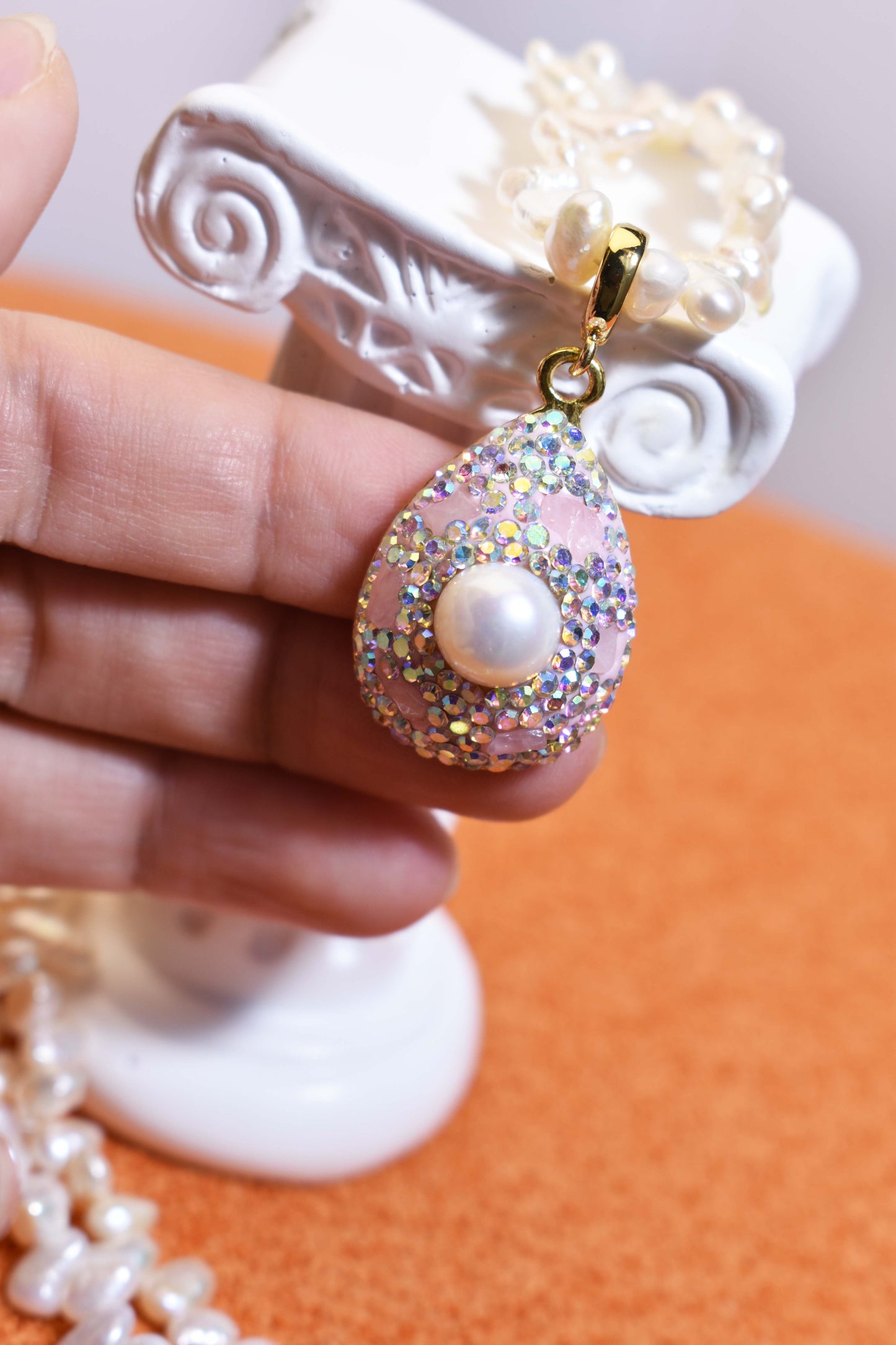 Natural pearl necklace pendant, three-dimensional inlaid with colored zircon and pink tourmaline pendant