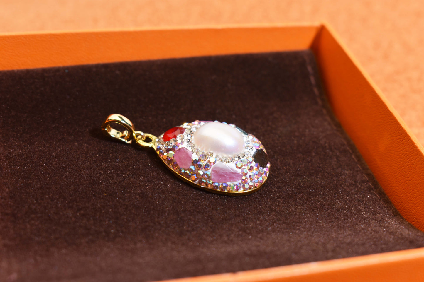 Natural pearl necklace pendant, three-dimensional inlaid with colored zircon and tourmaline pendant