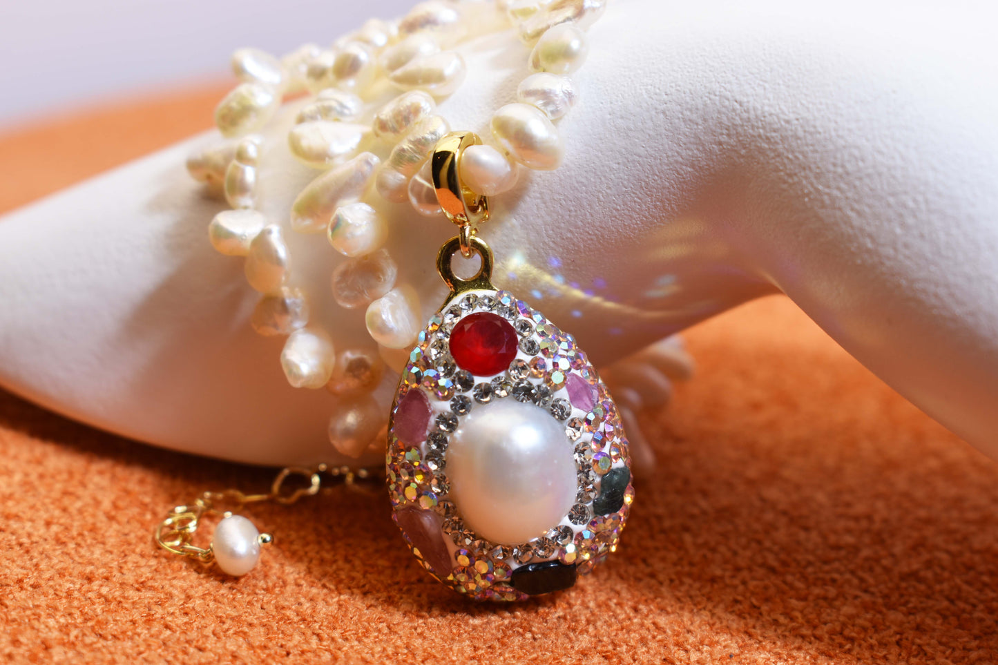 Natural pearl necklace pendant, three-dimensional inlaid with colored zircon and tourmaline pendant