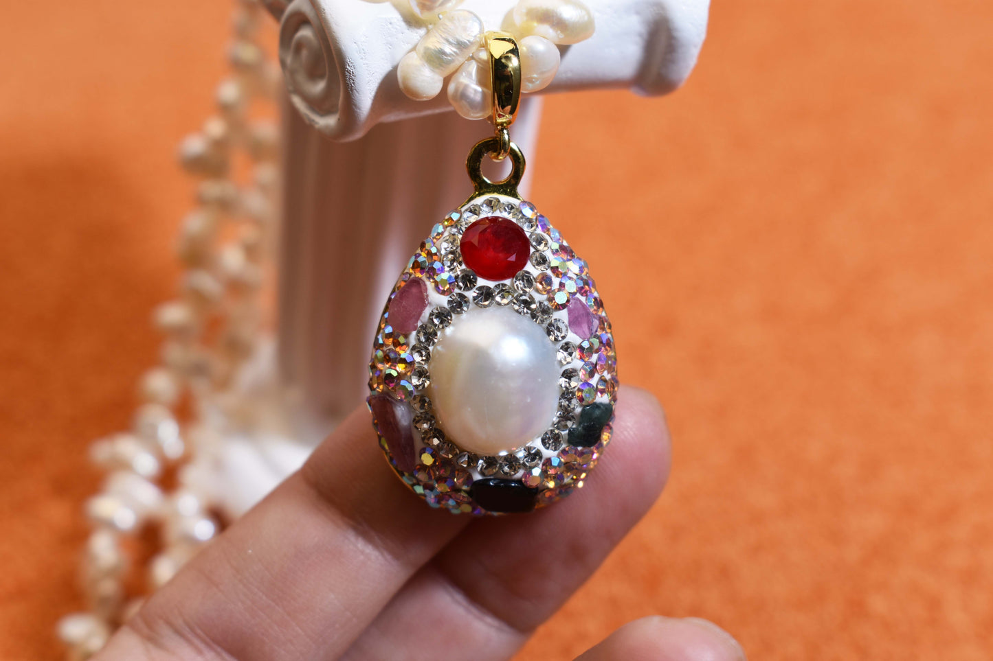 Natural pearl necklace pendant, three-dimensional inlaid with colored zircon and tourmaline pendant