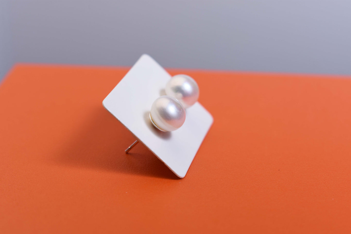 Natural pearl earrings, small light bulb shaped, bare pearl, simple and fashionable, versatile earrings