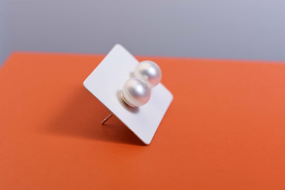 Natural pearl earrings, small light bulb shaped, bare pearl, simple and fashionable, versatile earrings