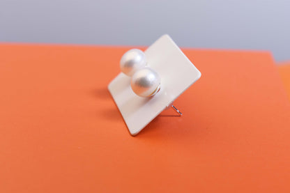 Natural pearl earrings, small light bulb shaped, bare pearl, simple and fashionable, versatile earrings