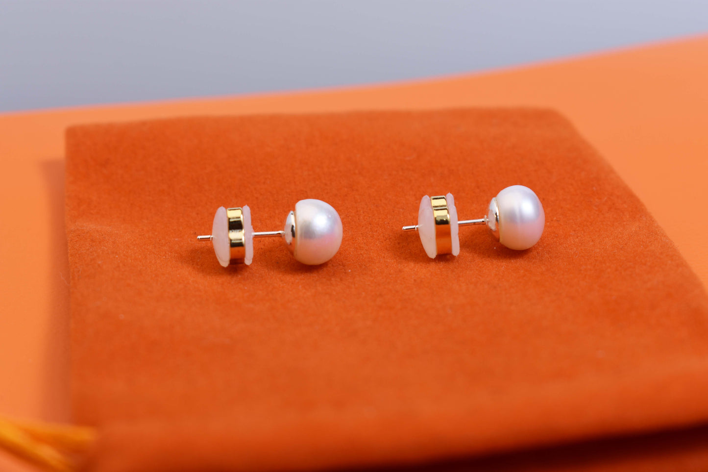 Natural pearl earrings, small light bulb shaped, bare pearl, simple and fashionable, versatile earrings