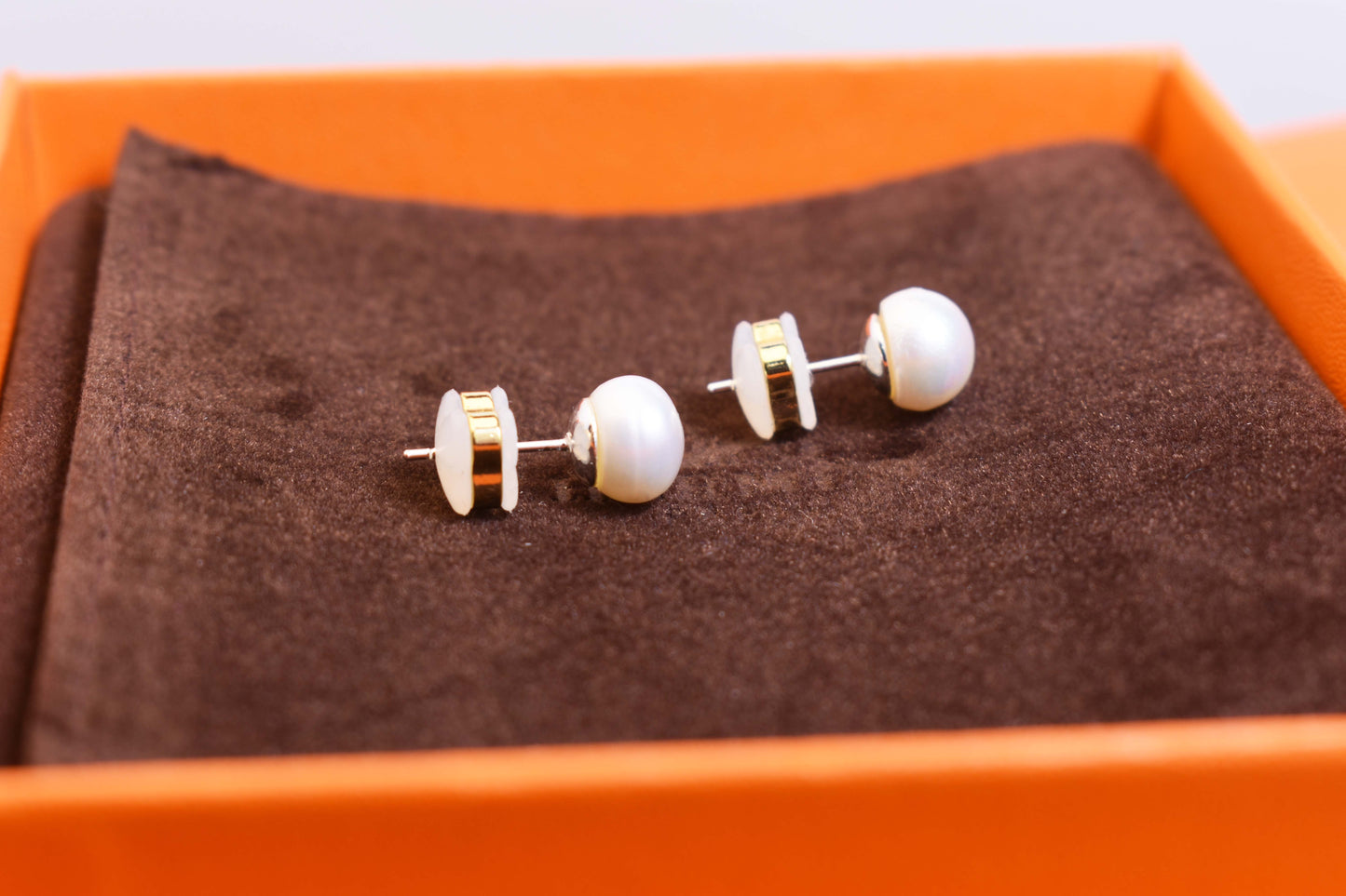 Natural pearl earrings, small light bulb shaped, bare pearl, simple and fashionable, versatile earrings