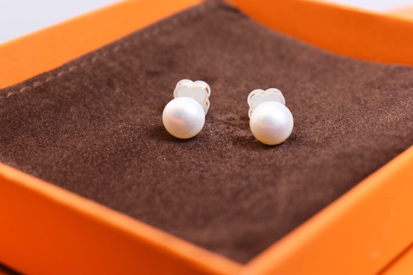 Natural pearl earrings, small light bulb shaped, bare pearl, simple and fashionable, versatile earrings