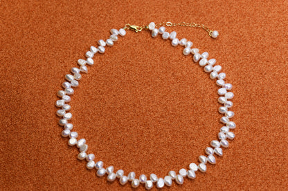Natural pearl necklace with left-right symmetry, staggered pattern, adjustable length extension chain