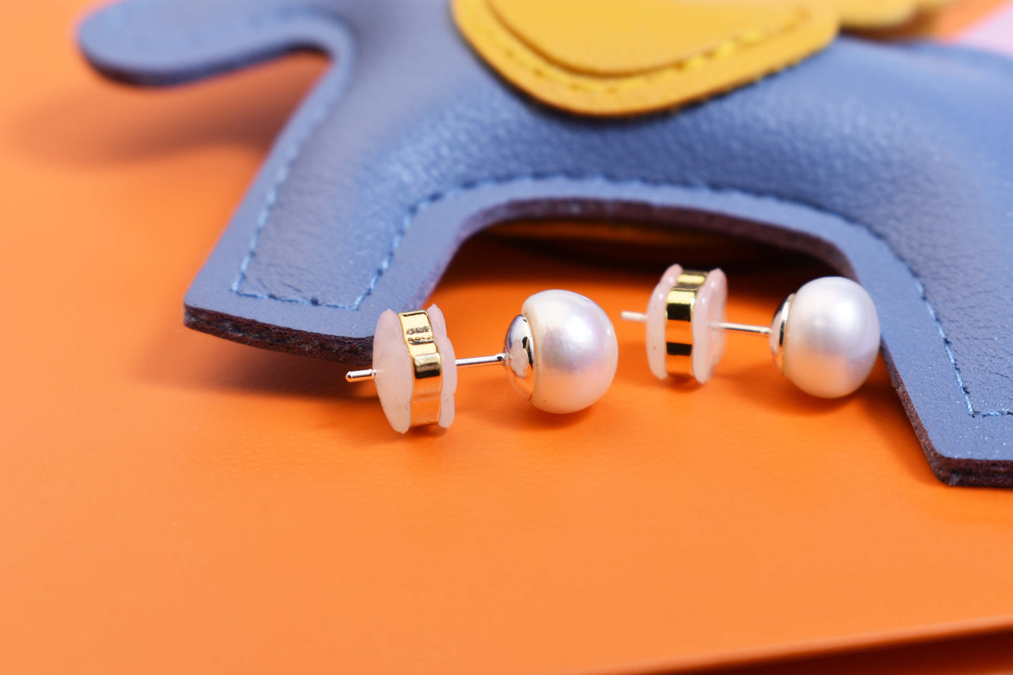 Natural pearl earrings, small light bulb shaped, bare pearl, simple and fashionable, versatile earrings