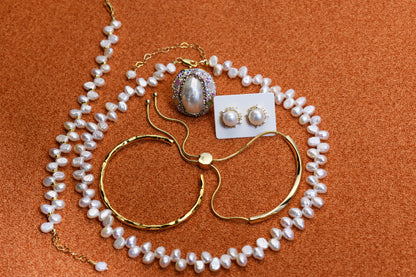 Natural pearl necklace with left-right symmetry, staggered pattern, adjustable length extension chain