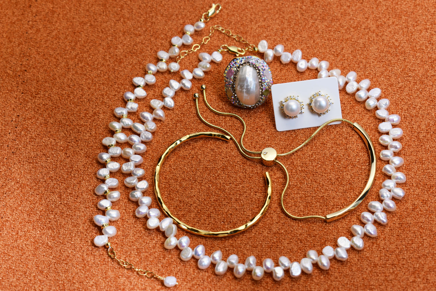 Natural pearl necklace with left-right symmetry, staggered pattern, adjustable length extension chain