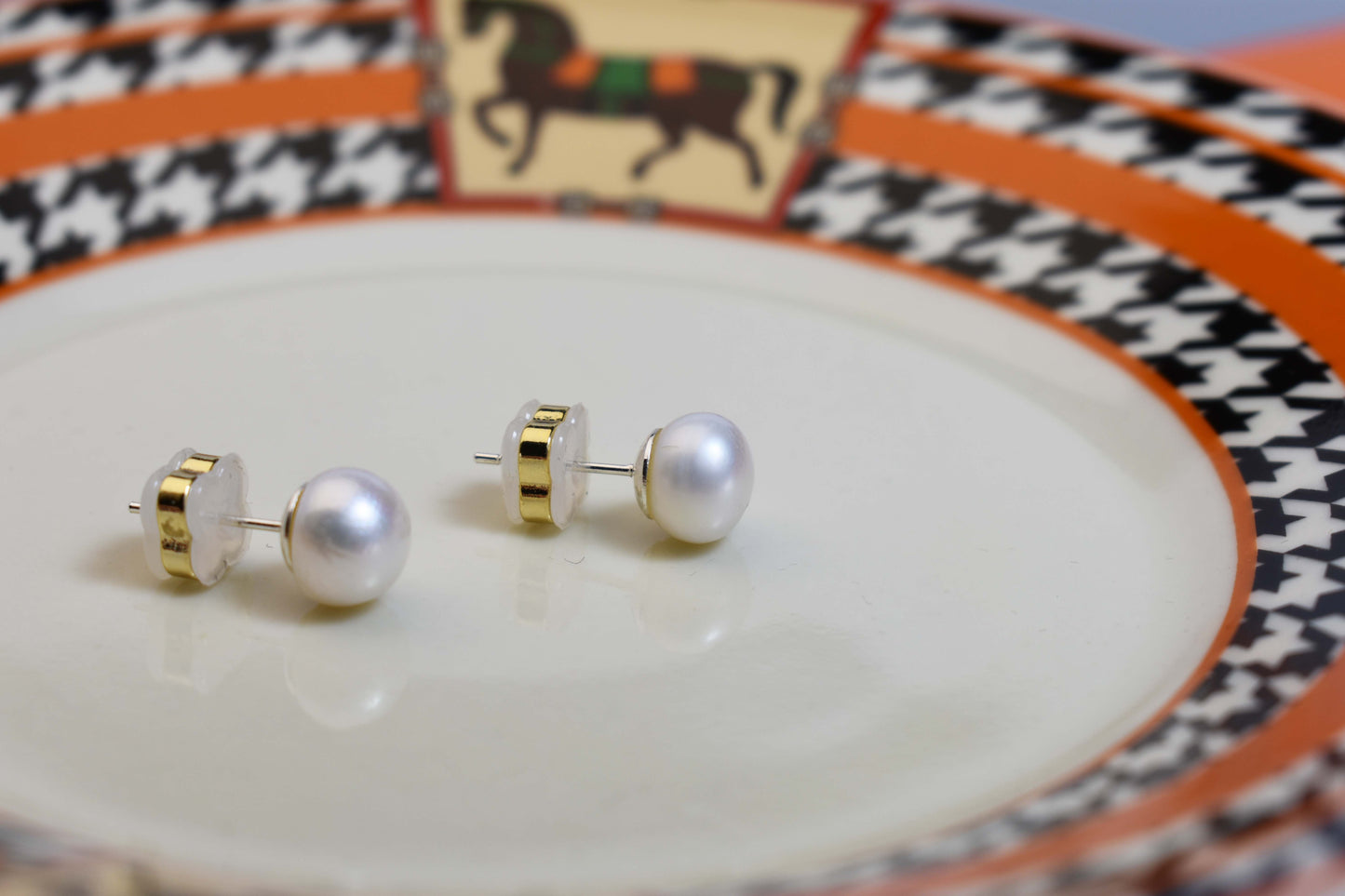 Natural pearl earrings, small light bulb shaped, bare pearl, simple and fashionable, versatile earrings