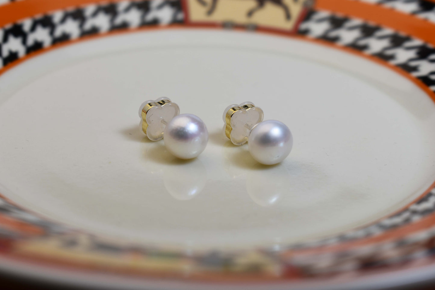 Natural pearl earrings, small light bulb shaped, bare pearl, simple and fashionable, versatile earrings