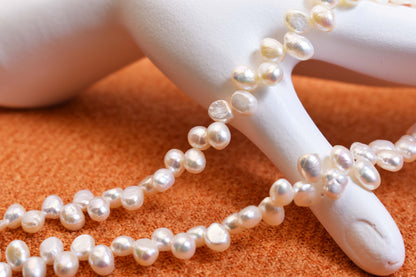 Natural pearl necklace with left-right symmetry, staggered pattern, adjustable length extension chain