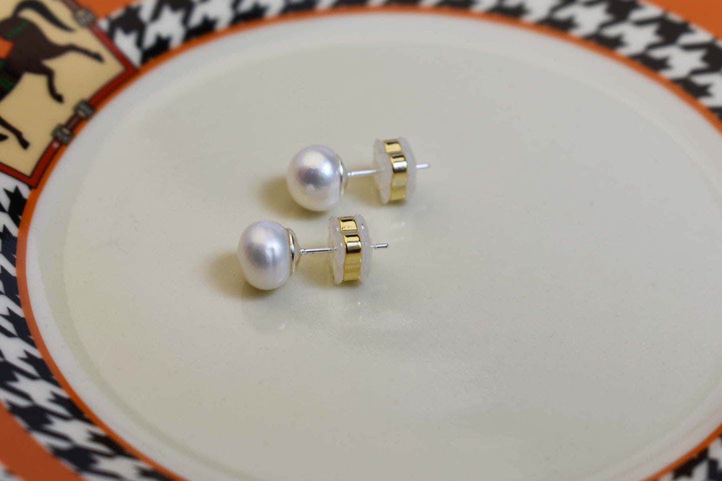 Natural pearl earrings, small light bulb shaped, bare pearl, simple and fashionable, versatile earrings