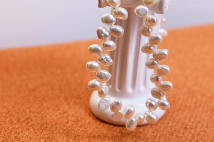 Natural pearl necklace with left-right symmetry, staggered pattern, adjustable length extension chain