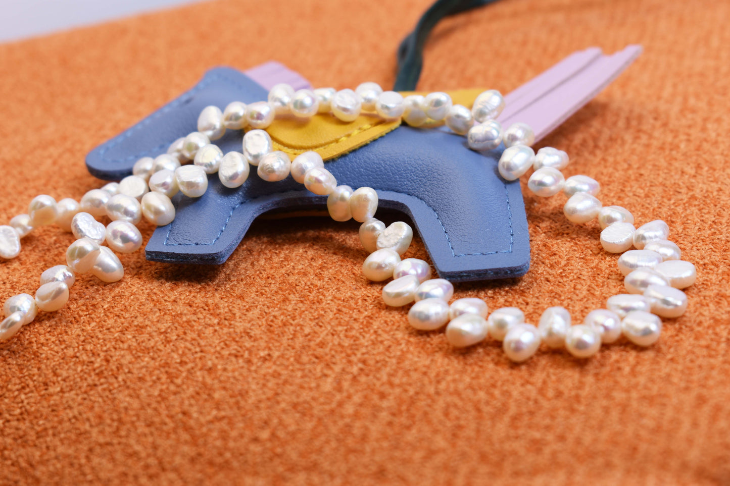 Natural pearl necklace with left-right symmetry, staggered pattern, adjustable length extension chain