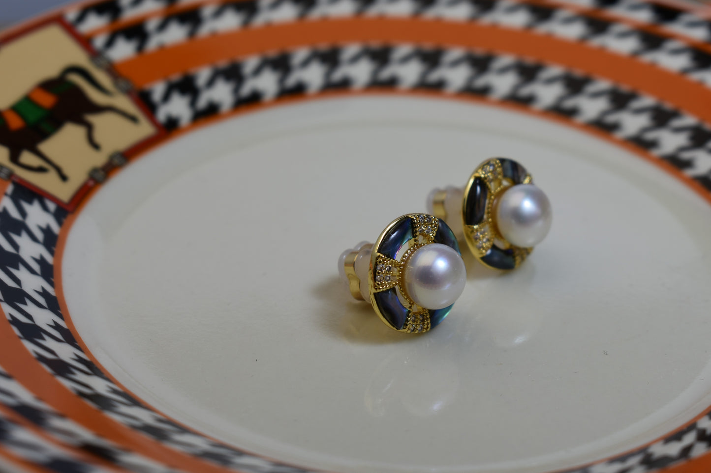 Natural pearl earrings with lucky four petal flower inlay and black abalone shell earrings