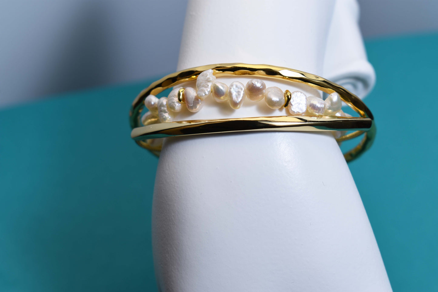 Natural Pearl Bracelet Side Punching Three Set  Smile Bracelet Gold Open Hammer Bracelet