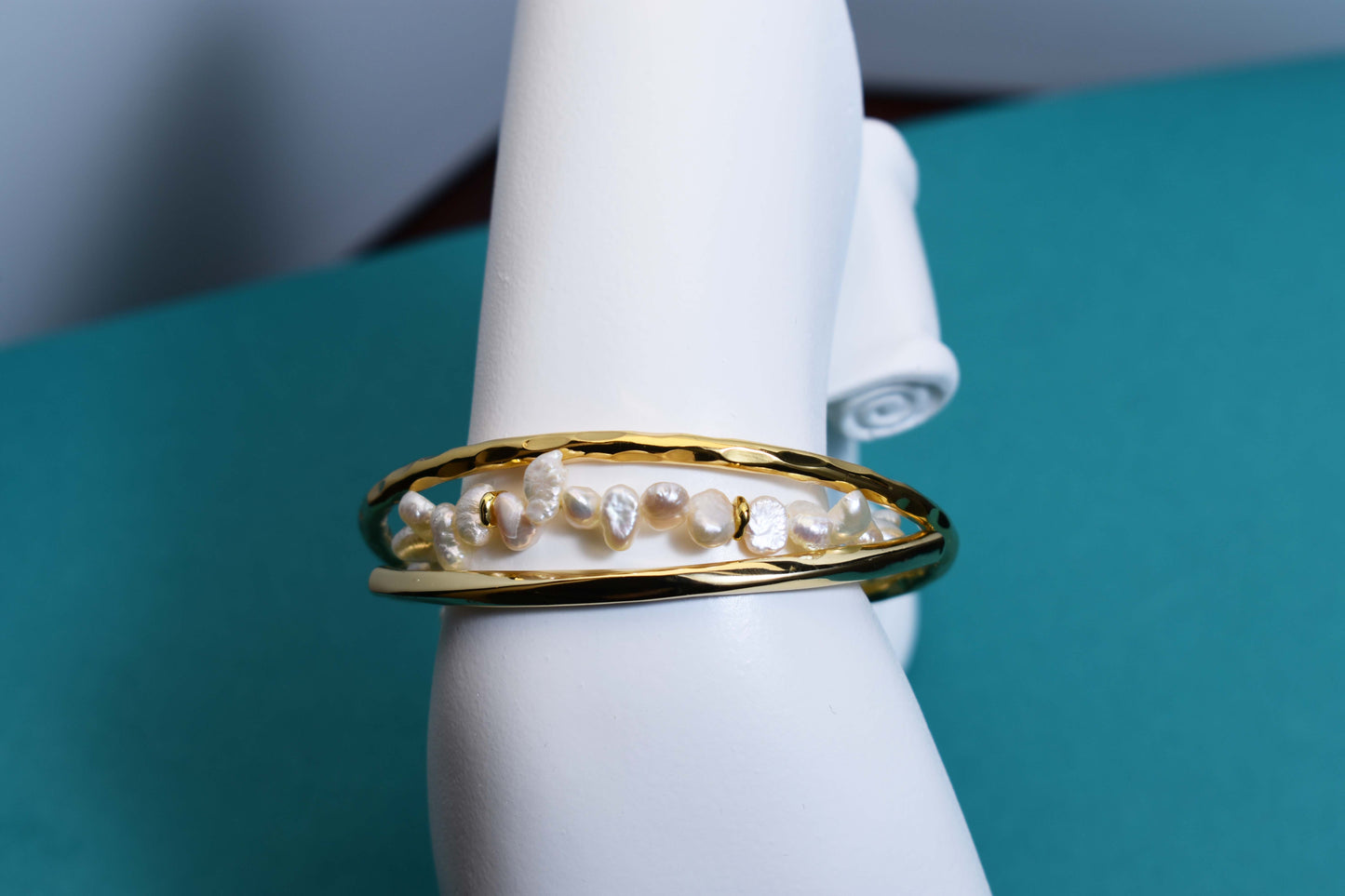 Natural Pearl Bracelet Side Punching Three Set  Smile Bracelet Gold Open Hammer Bracelet