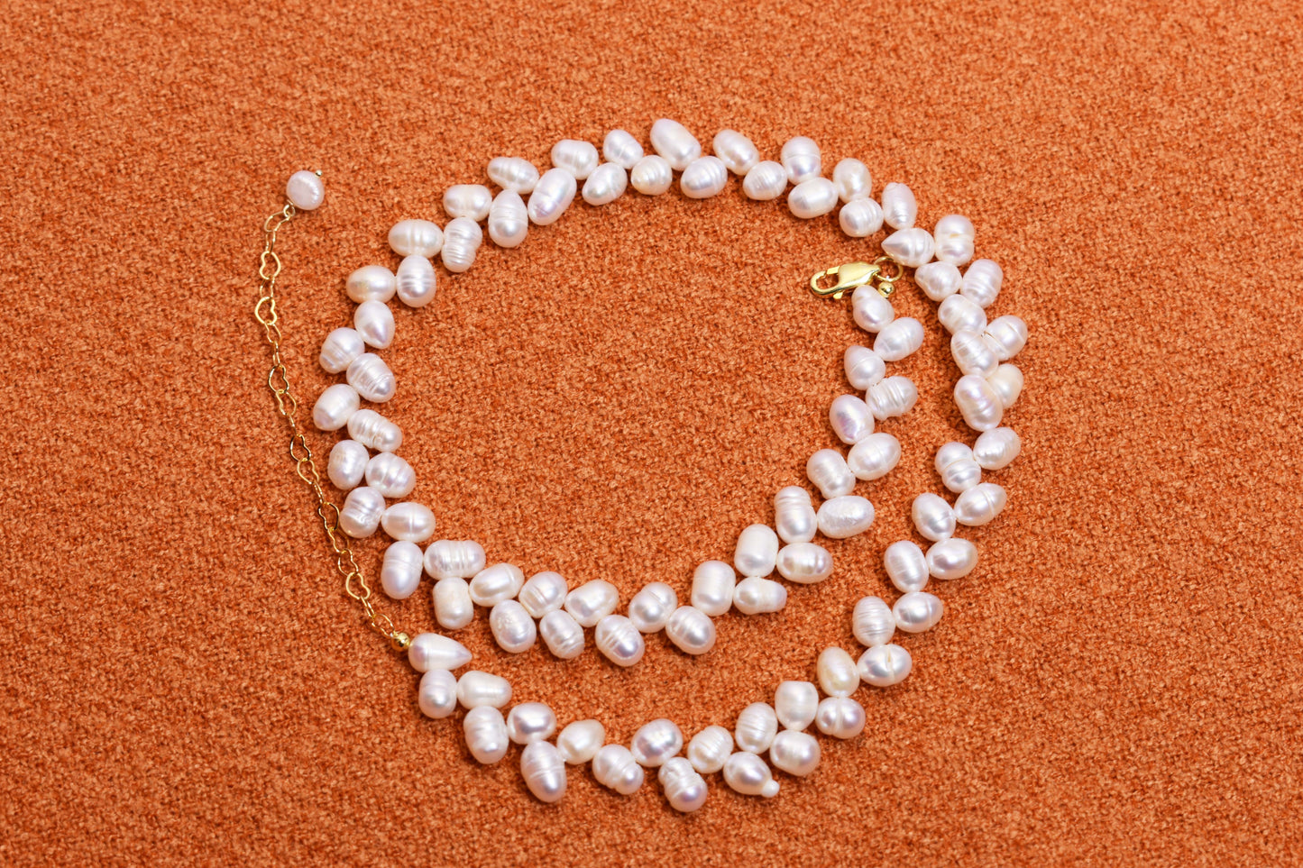 Natural pearl necklace with wheat ear shaped symmetrical left and right pearl strap and adjustable chain length