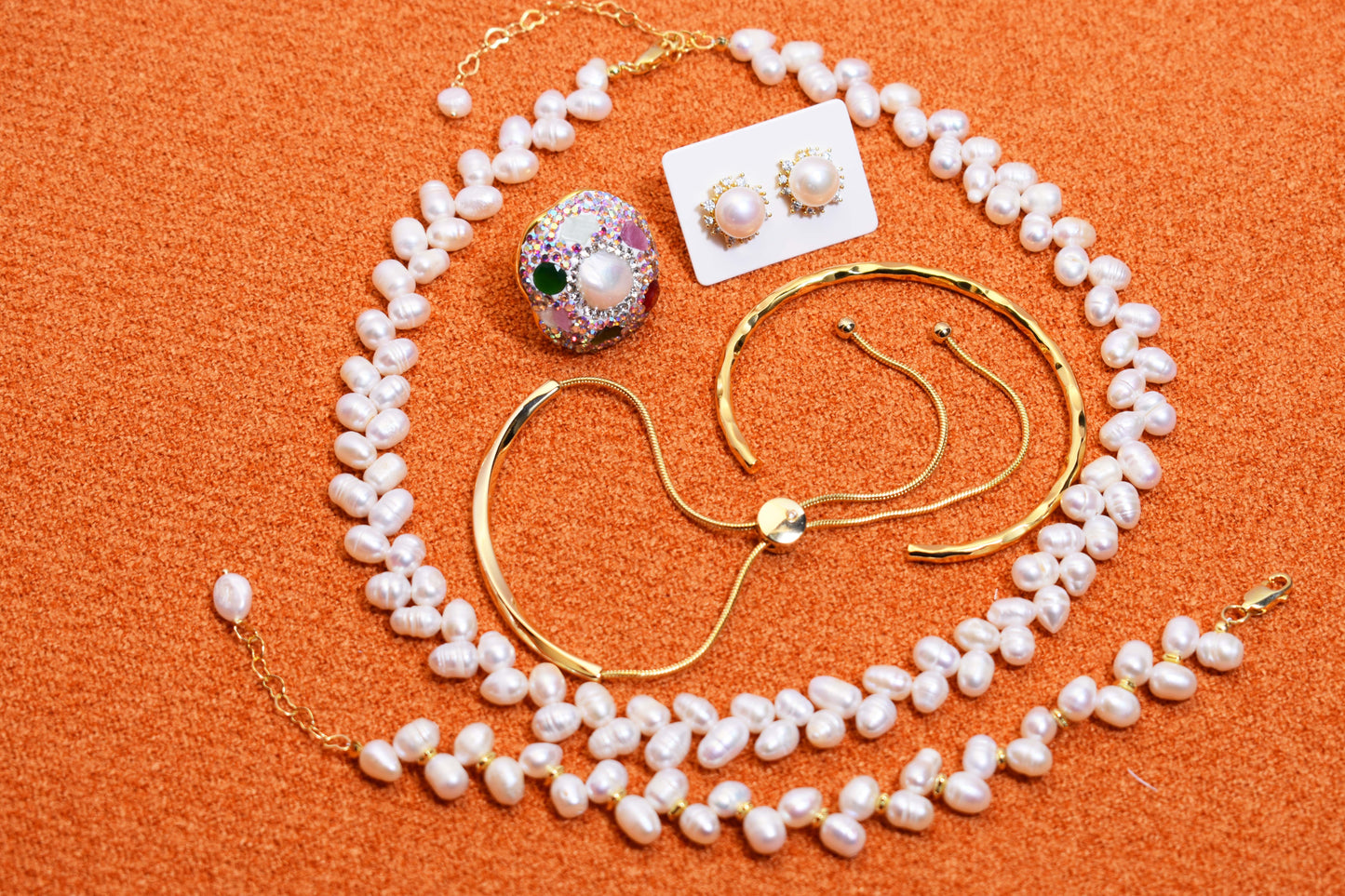 Natural pearl necklace with wheat ear shaped symmetrical left and right pearl strap and adjustable chain length