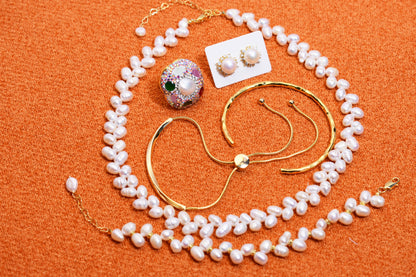 Natural pearl necklace with wheat ear shaped symmetrical left and right pearl strap and adjustable chain length