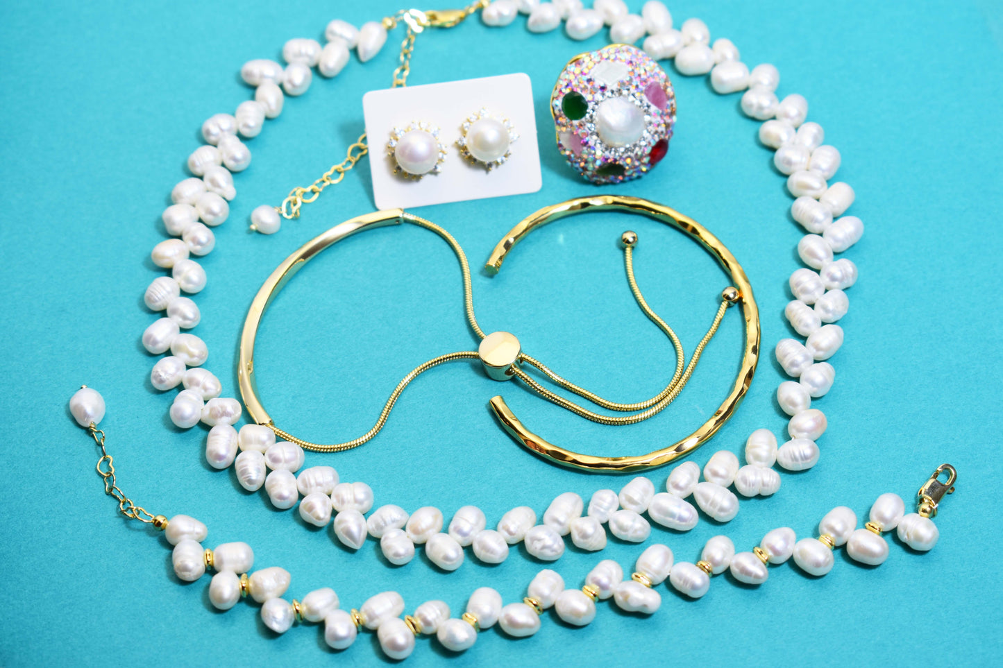 Natural pearl necklace with wheat ear shaped symmetrical left and right pearl strap and adjustable chain length