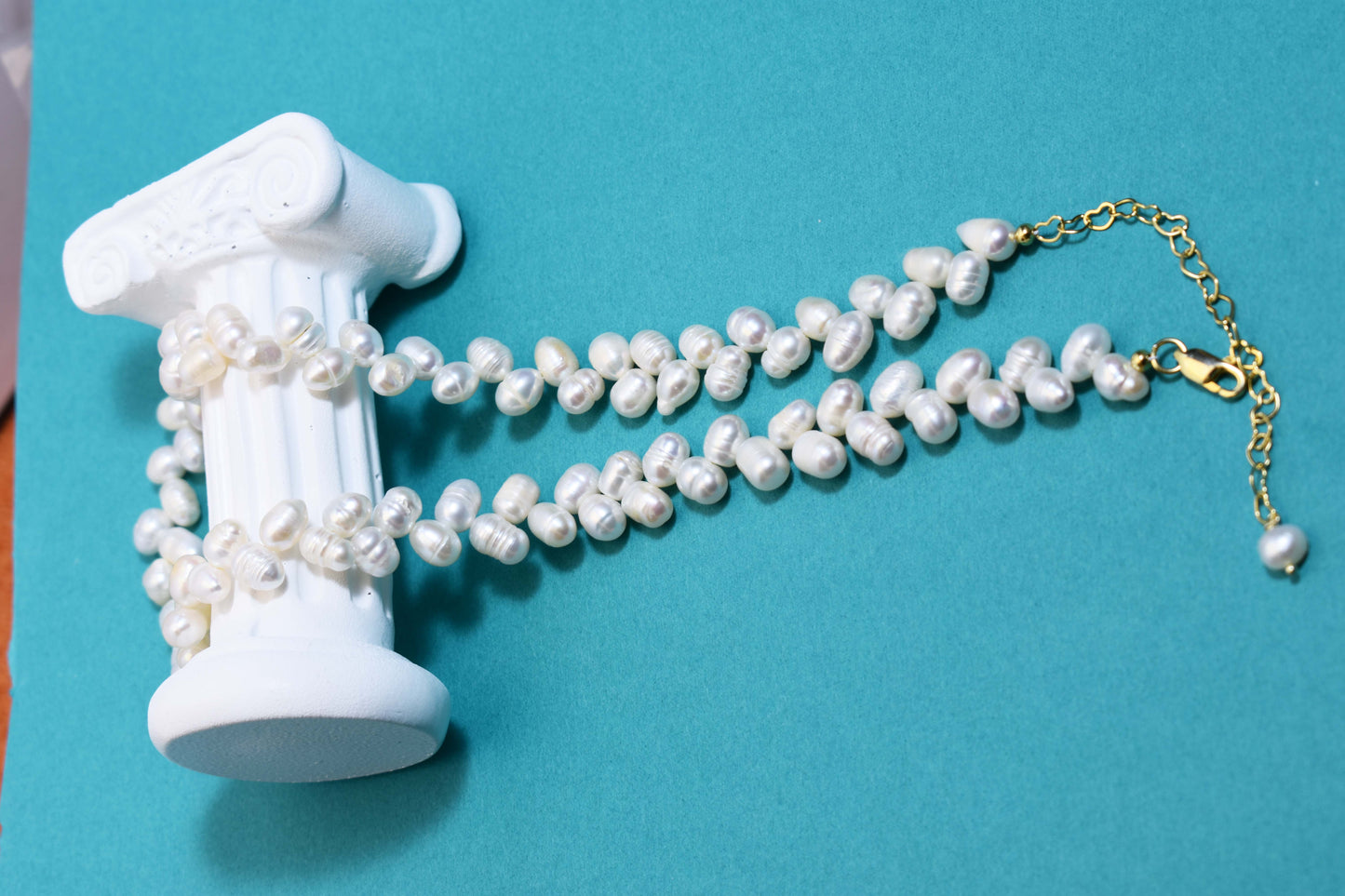 Natural pearl necklace with wheat ear shaped symmetrical left and right pearl strap and adjustable chain length