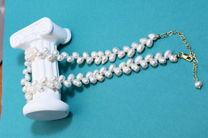 Natural pearl necklace with wheat ear shaped symmetrical left and right pearl strap and adjustable chain length