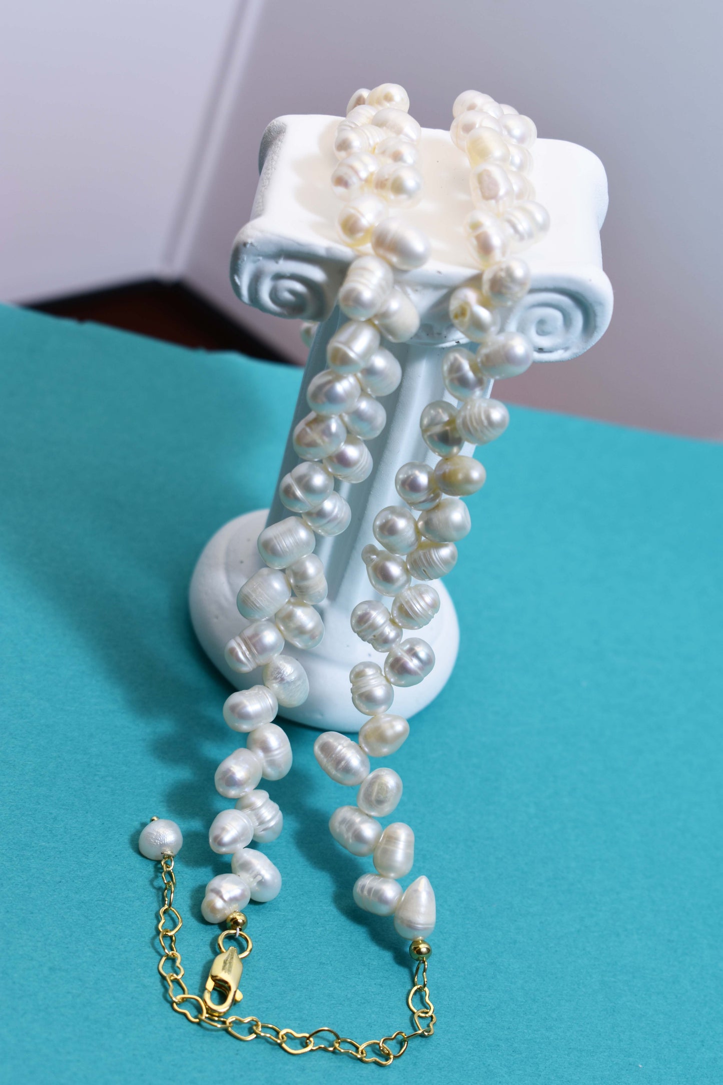 Natural pearl necklace with wheat ear shaped symmetrical left and right pearl strap and adjustable chain length