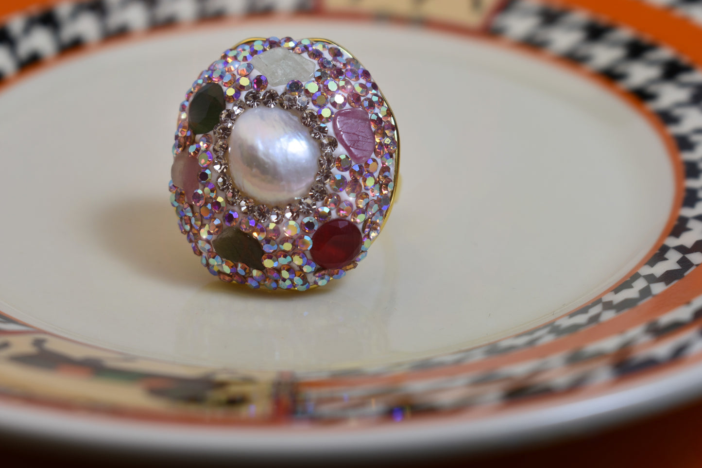 Luxurious shiny natural pearl ring with three-dimensional dense inlay of colored zircon gemstones, adjustable ring at the opening