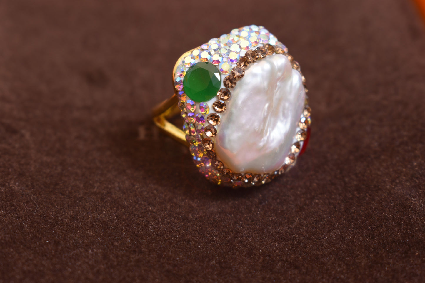Luxurious shiny natural pearl ring with three-dimensional dense inlay of colored zircon gemstones, adjustable ring at the opening