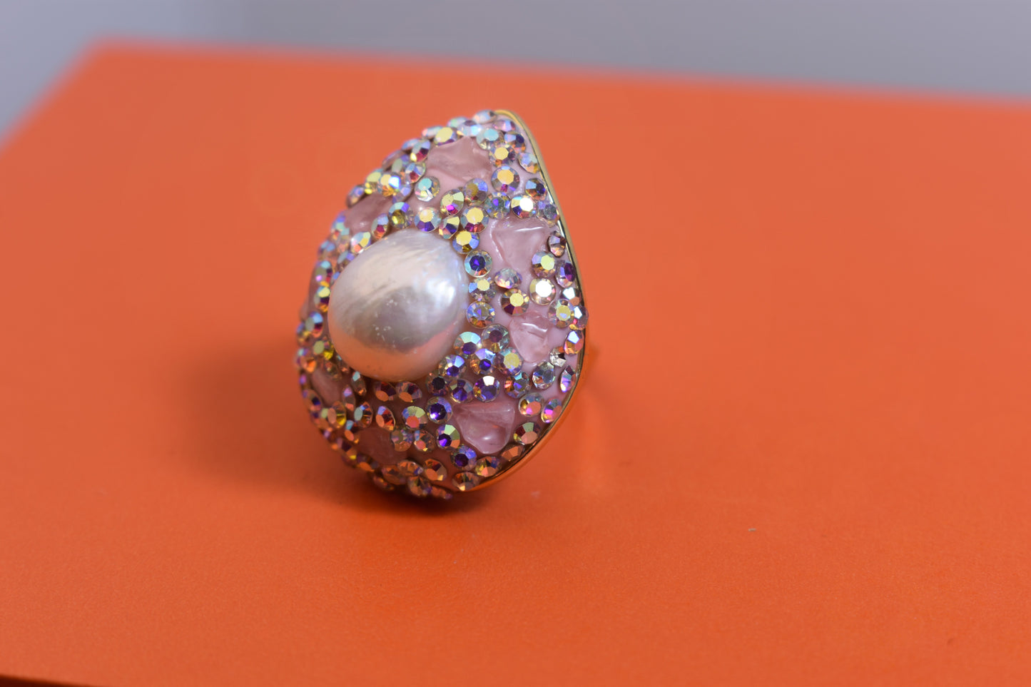 Luxurious Sparkling S Water Drop Shaped Natural Pearl Ring with Three Dimensional Dense Inlaid Pink Crystal Zircon Opening Adjustable Ring
