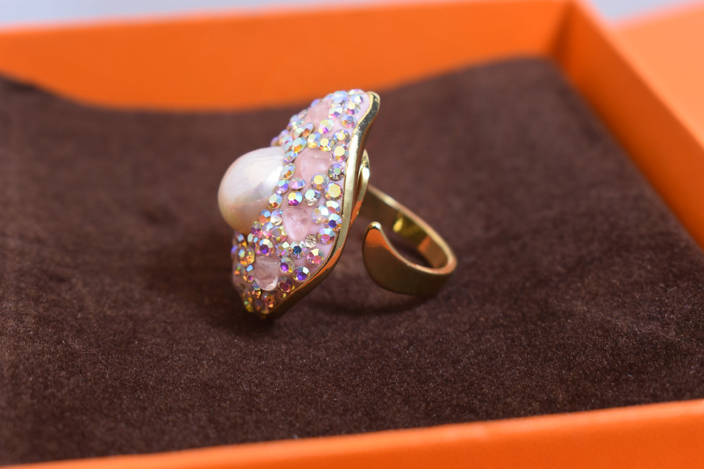 Luxurious Sparkling S Water Drop Shaped Natural Pearl Ring with Three Dimensional Dense Inlaid Pink Crystal Zircon Opening Adjustable Ring