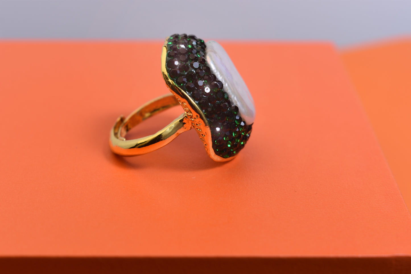 Luxurious and Shining Natural Baroque Pearl Ring with Three Dimensional Dense Inlaid Green Crystal Opening Adjustable Ring