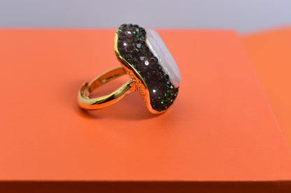 Luxurious and Shining Natural Baroque Pearl Ring with Three Dimensional Dense Inlaid Green Crystal Opening Adjustable Ring