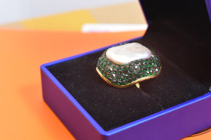 Luxurious and Shining Natural Baroque Pearl Ring with Three Dimensional Dense Inlaid Green Crystal Opening Adjustable Ring