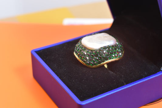 Luxurious and Shining Natural Baroque Pearl Ring with Three Dimensional Dense Inlaid Green Crystal Opening Adjustable Ring