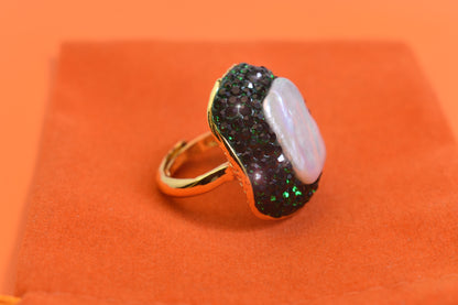 Luxurious and Shining Natural Baroque Pearl Ring with Three Dimensional Dense Inlaid Green Crystal Opening Adjustable Ring