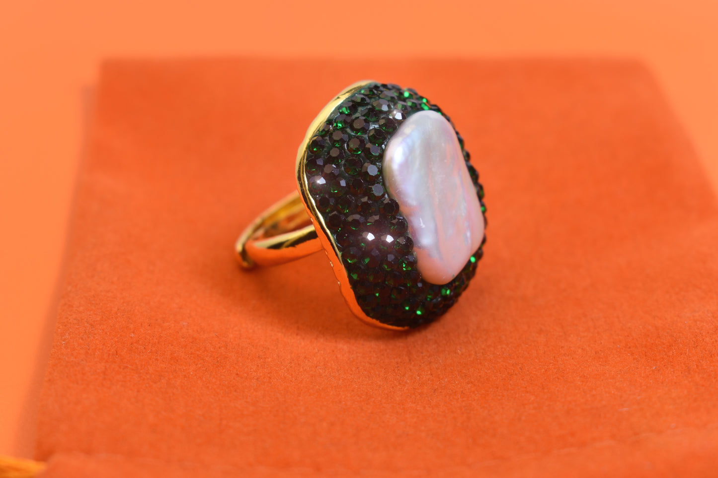 Luxurious and Shining Natural Baroque Pearl Ring with Three Dimensional Dense Inlaid Green Crystal Opening Adjustable Ring