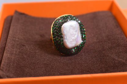 Luxurious and Shining Natural Baroque Pearl Ring with Three Dimensional Dense Inlaid Green Crystal Opening Adjustable Ring