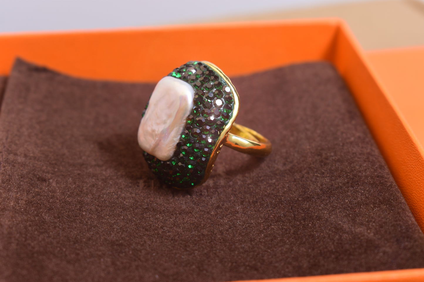 Luxurious and Shining Natural Baroque Pearl Ring with Three Dimensional Dense Inlaid Green Crystal Opening Adjustable Ring